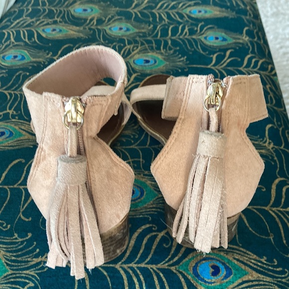 Pale Pink Sandals With Tasseled Zippers - Picture 2 of 6